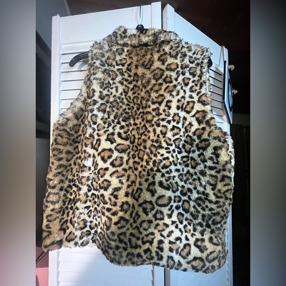 BETSEY JOHNSON Cheetah hook and eye Faux Fur Vest with pockets - Picture 12 of 12
